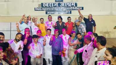 उपचुनाव में कांग्रेस की जीत पर जोरदार जश्न, बांटी मिठाई