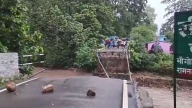 मोहान के पास भारी बारिश से टूटा पुल, भतरौंजखान-भिकियासैंण-रानीखेत-अल्मोड़ा-कर्णप्रयाग को आवाजाही बंद