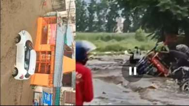 भारी बारिश से देवखड़ी नाले में फंसी कार, प्रेमपुर लोश्ज्ञानी में बही स्कूटी और टुकटुक