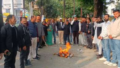 हल्द्वानी: स्वास्थ्य जांचों की दरों में बेतहाशा वृद्धि के विरोध में कांग्रेस का जोरदार प्रदर्शन