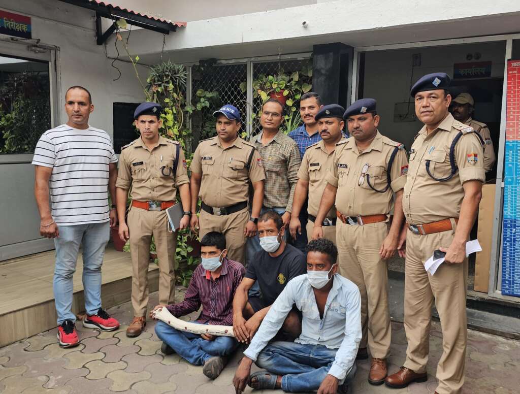 पैसे नहीं लौटाये तो कर दी हत्या, तीन आरोपी गिरफ्तार