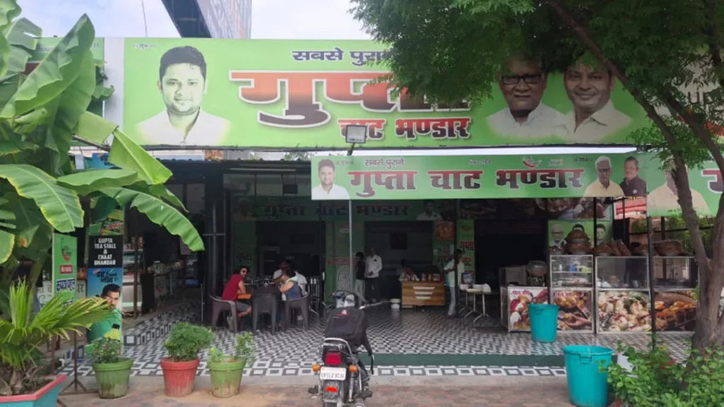 बाहर लगा था गुप्ता चाट भंडार का बोर्ड, स्कैन किया तो निकला गुलफाम