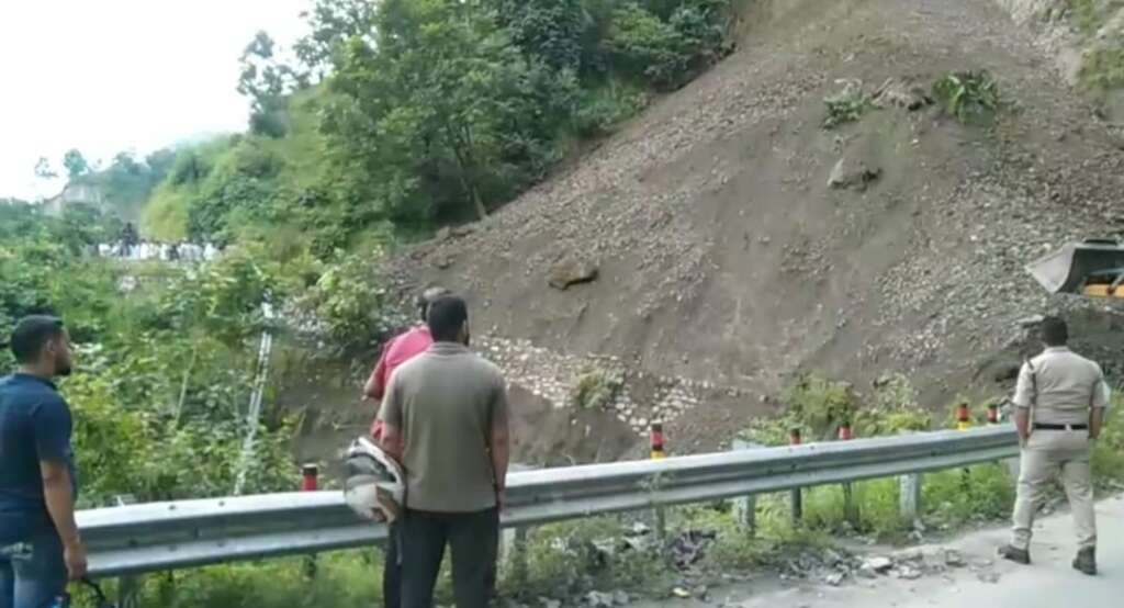 हल्द्वानीः(बड़ी खबर)-सलड़ी के पास गिरा मलबा, भीमताल-रानीबाग मोटर मार्ग हुआ बंद
