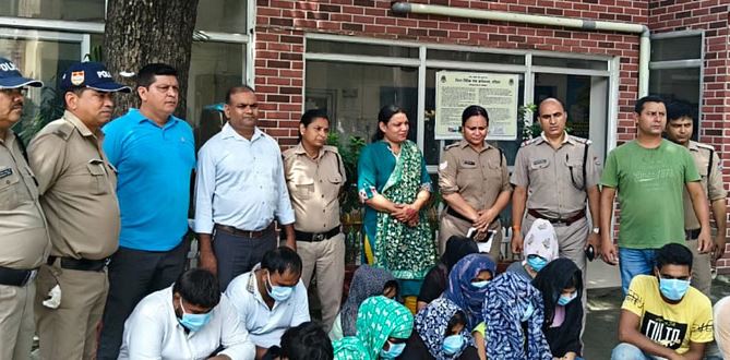 रुड़की: श्रीनिवास होटल में देह व्यापार का भंडाफोड़, आठ महिलाओं समेत 13 गिरफ्तार