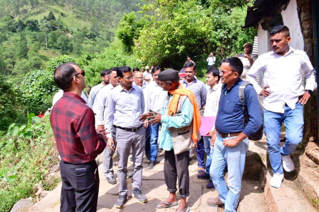 बागेश्वर: अंतर-मंत्रालयी केंद्रीय टीम ने आपदा प्रभावित क्षेत्रों का किया निरीक्षण, राहत व पुनर्वास कार्यों की समीक्षा