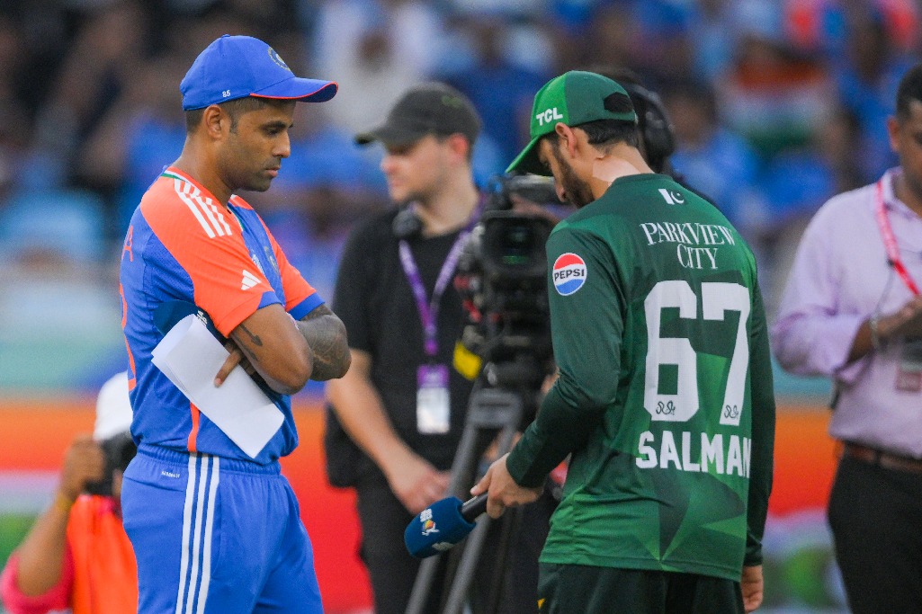 व्यंग्य: मेरी मर्जी … हाथ मिलाऊँ या न मिलाऊँ