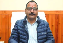 जिलाधिकारी नैनीताल ललित मोहन रयाल द्वारा दिए गए निर्देशों के क्रम में जिले के विभिन्न गांवों में चौपाल लगाकर विरासतन नामान्तरण के प्रकरणों का निस्तारण किया जा रहा है। जिलाधिकारी द्वारा दिए गए निर्देशासानुसार सुक्रवार को तहसील नैनीताल, धारी,एवं खनस्यूँ के अन्तर्गत राजस्व उप निरीक्षकों द्वारा विभिन्न ग्रामों में चौपाल लगायी गयी, तहसील नैनीताल अंतर्गत पट्टी नथुवाखान, तहसील धारी के अन्तर्गत विभिन्न स्थानों में 21 प्रकरण एवं तहसील खनस्यूँ के अन्तर्गत 12 प्रकरण प्राप्त हुए, इन चौपालों में कुल 33 प्रकरण प्राप्त हुए, सभी प्रकरणों का निस्तारण मौके पर ही किया गया।
