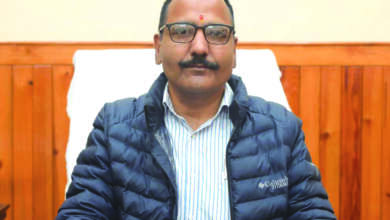 जिलाधिकारी नैनीताल ललित मोहन रयाल द्वारा दिए गए निर्देशों के क्रम में जिले के विभिन्न गांवों में चौपाल लगाकर विरासतन नामान्तरण के प्रकरणों का निस्तारण किया जा रहा है। जिलाधिकारी द्वारा दिए गए निर्देशासानुसार सुक्रवार को तहसील नैनीताल, धारी,एवं खनस्यूँ के अन्तर्गत राजस्व उप निरीक्षकों द्वारा विभिन्न ग्रामों में चौपाल लगायी गयी, तहसील नैनीताल अंतर्गत पट्टी नथुवाखान, तहसील धारी के अन्तर्गत विभिन्न स्थानों में 21 प्रकरण एवं तहसील खनस्यूँ के अन्तर्गत 12 प्रकरण प्राप्त हुए, इन चौपालों में कुल 33 प्रकरण प्राप्त हुए, सभी प्रकरणों का निस्तारण मौके पर ही किया गया।