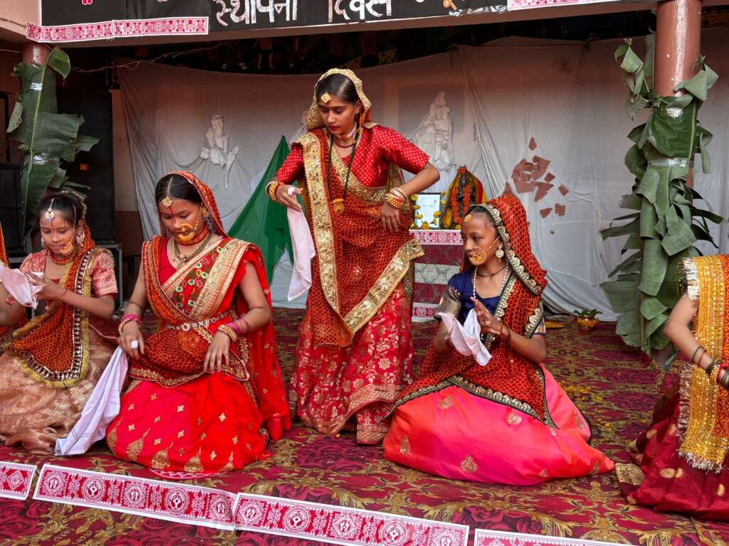 संस्कृति, स्वाद और परंपरा से सराबोर रहा विज़्डम स्कूल — मनाई उत्तराखंड की रजत जयंती