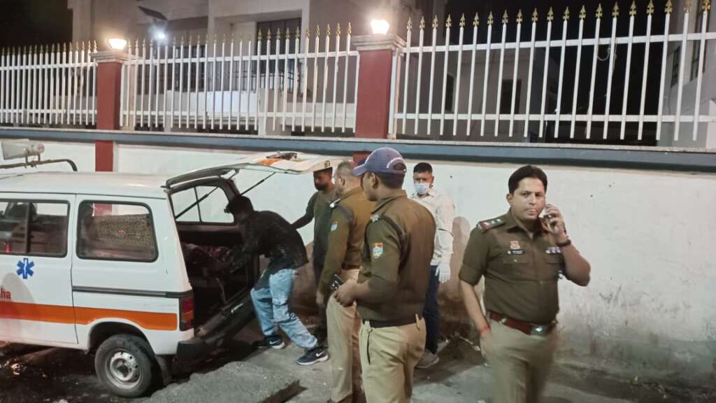 हल्द्वानीः (बड़ी खबर)- बेस अस्पताल के पास मिला युवक का शव, मौके पर पहुंची पुलिस