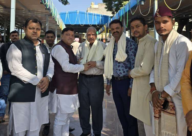 हल्द्वानी: राज्य स्थापना दिवस पर महापौर गजराज बिष्ट ने शहीदों को किया नमन