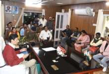 हल्द्वानी: आयुक्त दीपक रावत की सख़्ती, लापरवाही पर नाराज़गी