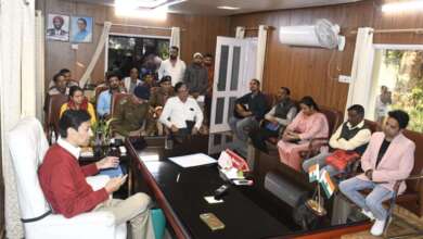 हल्द्वानी: आयुक्त दीपक रावत की सख़्ती, लापरवाही पर नाराज़गी