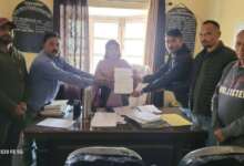 अल्मोड़ाः सोमेश्वर में पागल कुत्ते का आतंक, जिला पंचायत अध्यक्ष कुंदन भंडारी के नेतृत्व में सौंपा ज्ञापन