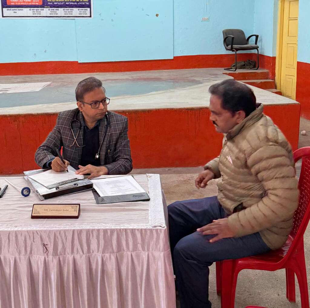 पिथौरागढ़: निःशुल्क स्वास्थ्य शिविर में 125 मरीजों की जांच, विशेषज्ञ डॉक्टरों ने दिया उचित परामर्श