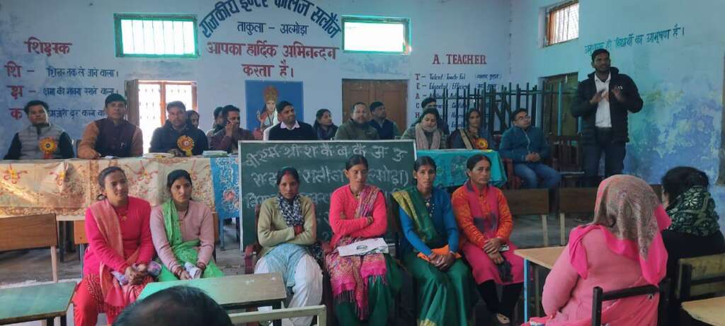 बैठक में क्षेत्र पंचायत सदस्य हेमंत कुमार, पूर्व छात्र संघ अध्यक्ष ललित कुमार, सामाजिक कार्यकर्ता एवं एनजीओ प्रतिनिधि शंकर मेहरा, स्कूल स्टाफ, अभिभावक, पूर्व छात्र और स्थानीय जनप्रतिनिधि उपस्थित रहे। सभी ने मिलकर विद्यालय विकास से जुड़े मुद्दों पर विस्तारपूर्वक चर्चा की।