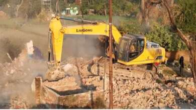 रामनगर: (वीडियो)-पुछड़ी में चला बुलडोज़र, अतिक्रमण हटते ही गाड़े गए पिलर