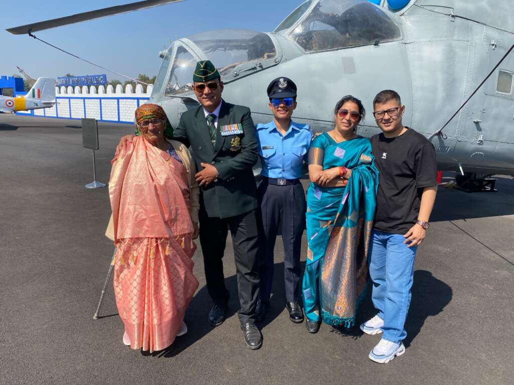 शाबास चेली, सोमेश्वर की बेटी, उत्तराखंड गौरव, फ्लाइंग ऑफिसर, Indian Air Force, IAF, बिना कोचिंग सफलता, पहाड़ की बेटी, Women in Uniform, नारी शक्ति, देशसेवा, Someshwar, Almora, Haldwani, Uttarakhand News, Inspiring Story, देश की बेटी, Youth Power, Indian Army Family, Salute to Soldiers