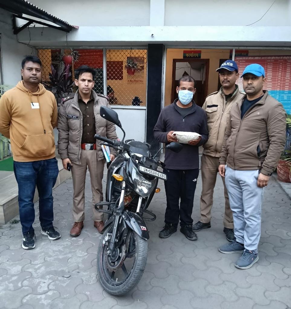 हल्द्वानीः 750 ग्राम चरस के साथ मुक्तेश्वर का गोपाल तस्कर गिरफ्तार