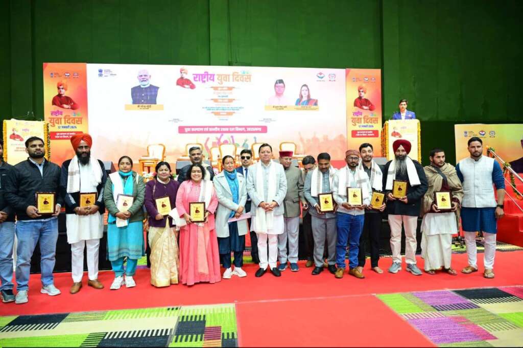 jk"Vªh; ;qok fnol ij eq[;ea=h us efgyk o ;qod eaxy nyksa dks fd;k lEekfur