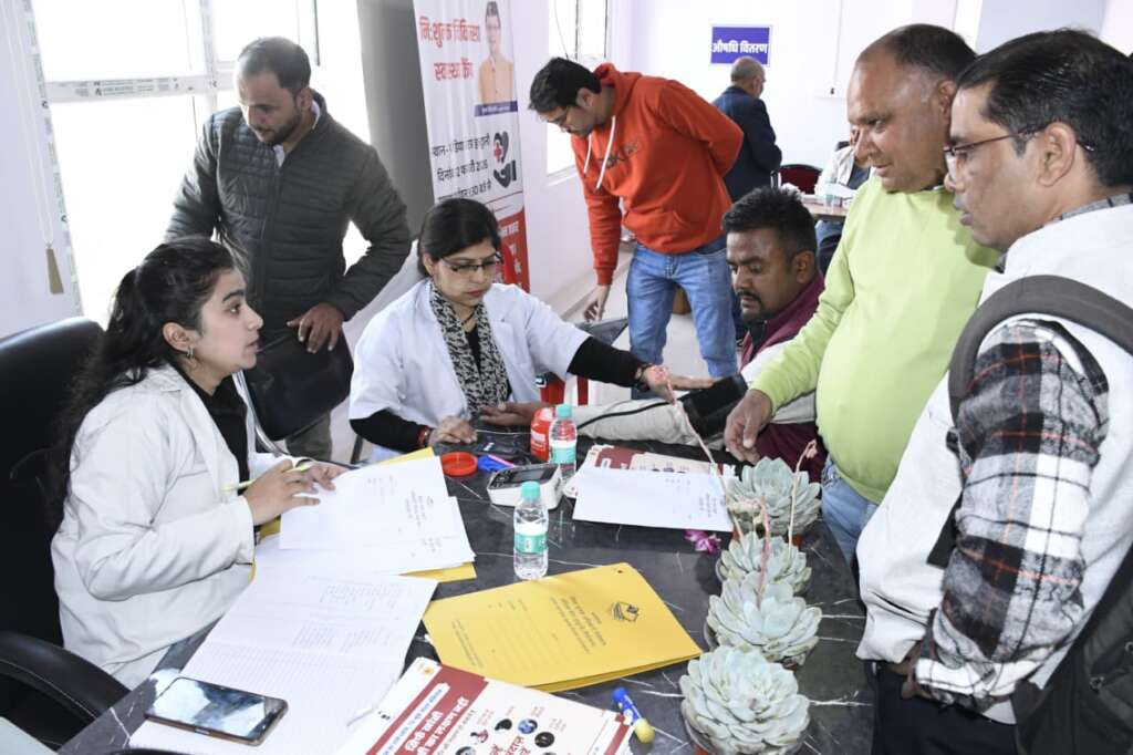 हल्द्वानी : स्वस्थ पत्रकार, सशक्त लोकतंत्र की पहचान, मीडिया सेंटर में मीडिया कर्मियों के लिए लगा निशुल्क स्वास्थ्य कैंप