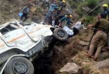 कपकोट में दर्दनाक सड़क हादसा, बोलेरो खाई में गिरी, दो महिलाओं की मौत, पांच घायल