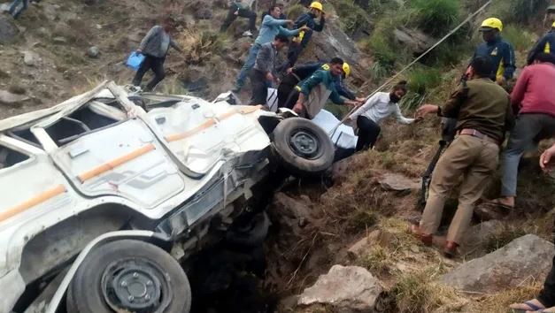 कपकोट में दर्दनाक सड़क हादसा, बोलेरो खाई में गिरी, दो महिलाओं की मौत, पांच घायल