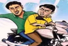 उत्तराखंडः चोर ले जा रहे थे बाइक, महिला बोली रूको, ये मोबाइल भी ले जाओ...