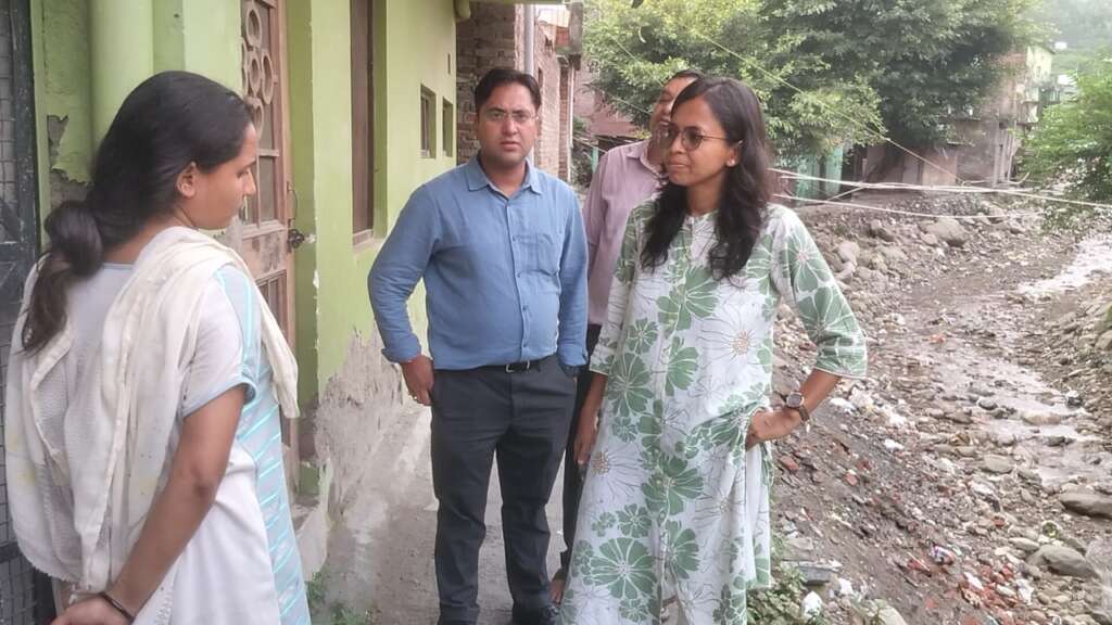 हल्द्वानी, मानसून अलर्ट, बाढ़ खतरा, प्रशासन, 150 नोटिस, संवेदनशील क्षेत्र, गोला नदी, रक्सिया नाला, कलसिया नाला, देवखड़ी नाला, उपजिलाधिकारी हल्द्वानी, तहसीलदार हल्द्वानी, जलभराव, आपदा प्रबंधन, उत्तराखंड, नैनीताल, बारिश, नदी किनारे, सुरक्षित स्थान, आपदा नियंत्रण कक्ष