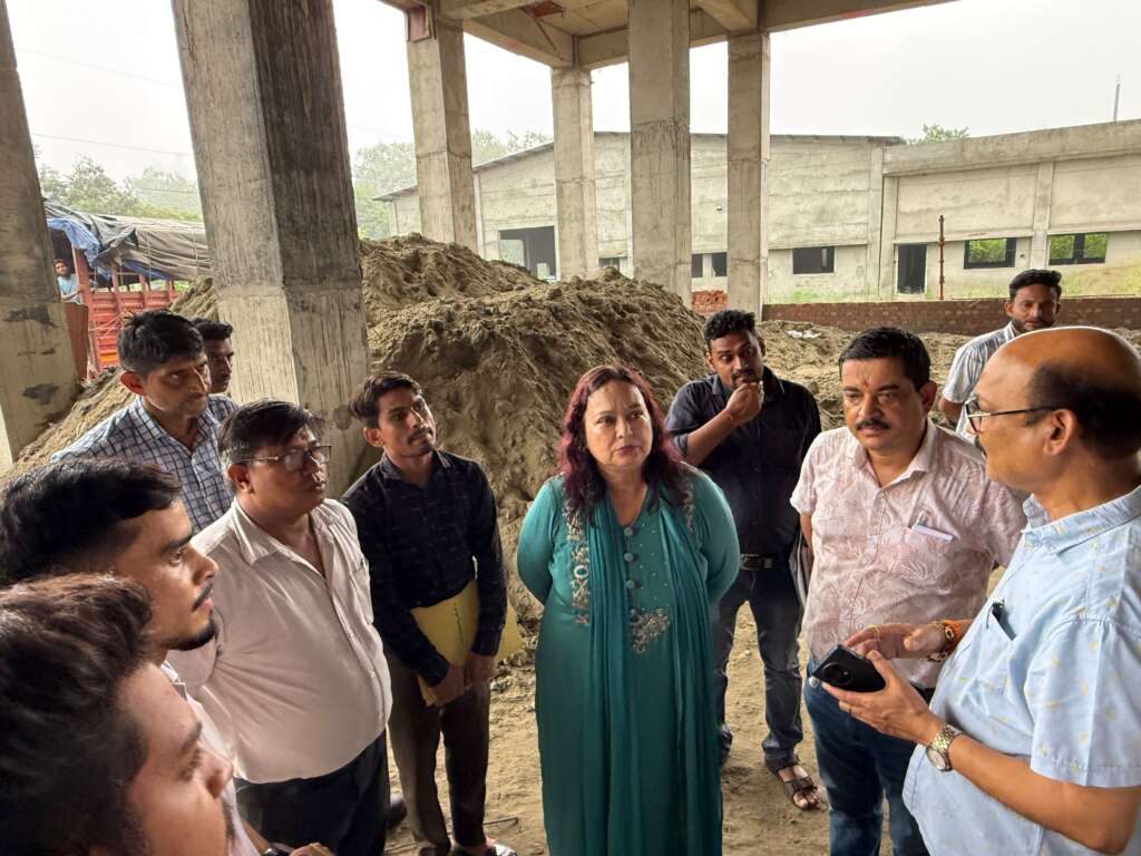लालकुआं: आंचल दुग्ध संघ की व्यवस्थाओं से संतुष्ट दिखे निदेशक ईलागिरी, गुणवत्ता और निर्माण कार्य की सराहना